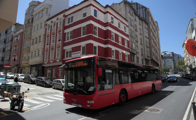 El uso del bus en A Coruña, sin límites: los usuarios del sistema iOS ya pueden pagar con el móvil