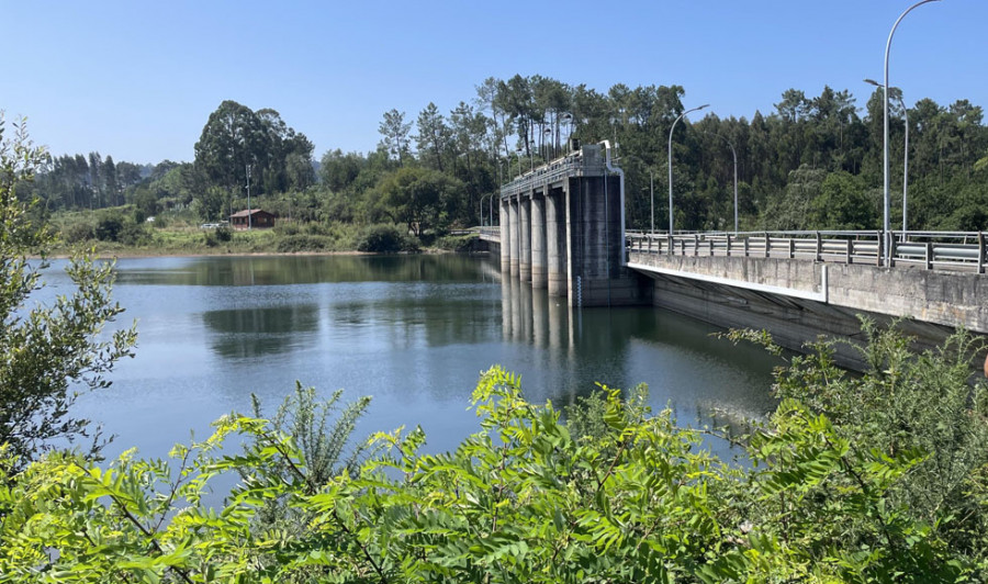 El agua de los embalses gallegos baja y se sitúan al 87% de su capacidad