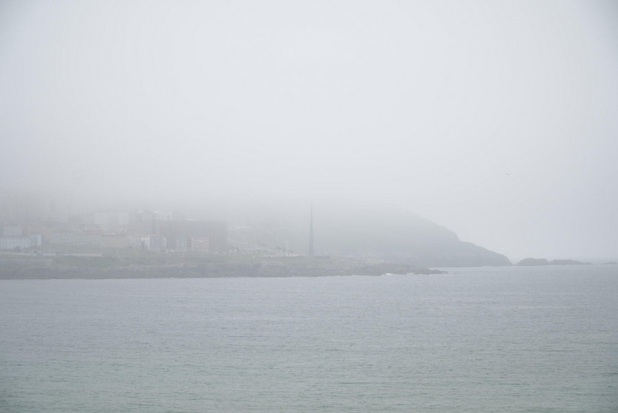 La niebla en A Coruña obliga a desviar dos vuelos a Santiago