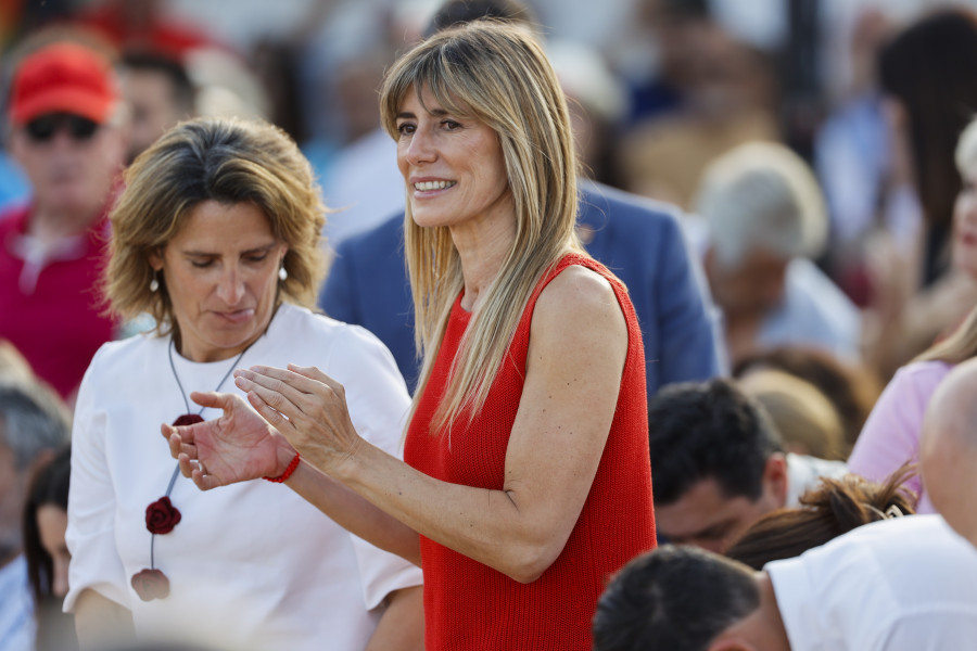 El juez aclara que hay más contratos por los que Begoña Gómez debe seguir investigada