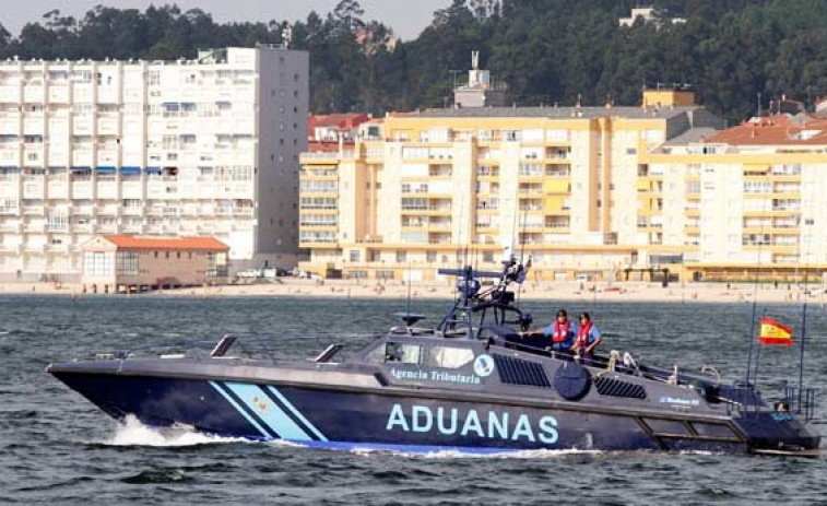 Muere un ocupante de una embarcación dedicada al narcotráfico perseguida por una patrullera en Barbate