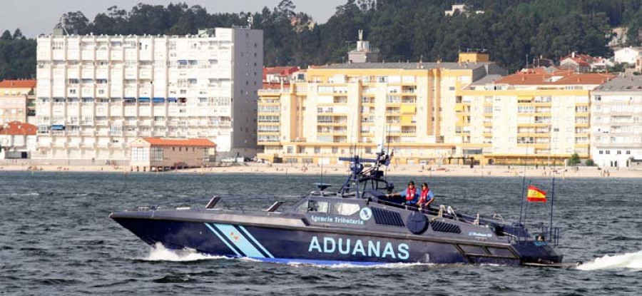 Muere un ocupante de una embarcación dedicada al narcotráfico perseguida por una patrullera en Barbate