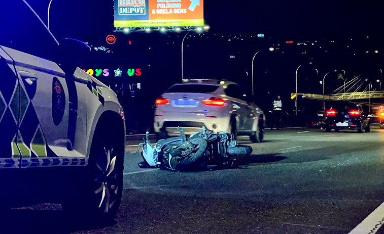 Alfonso Molina registra un accidente múltiple con dos motoristas heridos