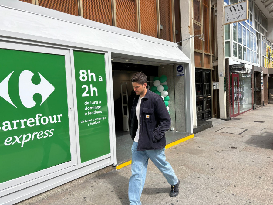Los coruñeses vuelven a tener dónde comprar hasta las dos de la madrugada