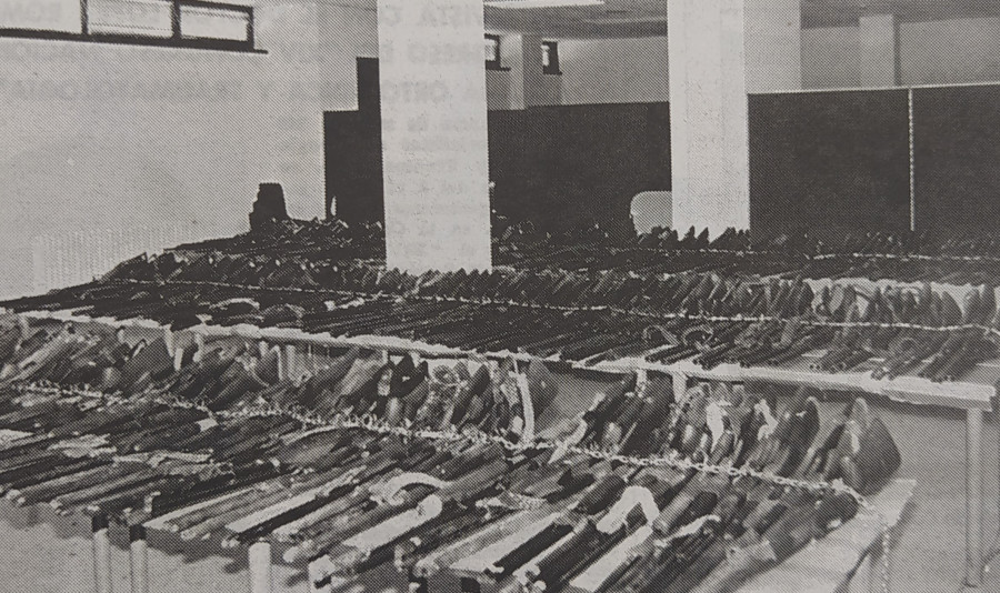 Hace 25 años | Días movidos en las playas de A Coruña y gran subasta de armas