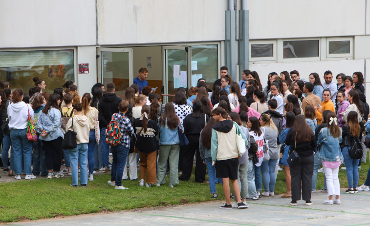 Miles de aspirantes se juegan 1.743 plazas de profesor en Galicia