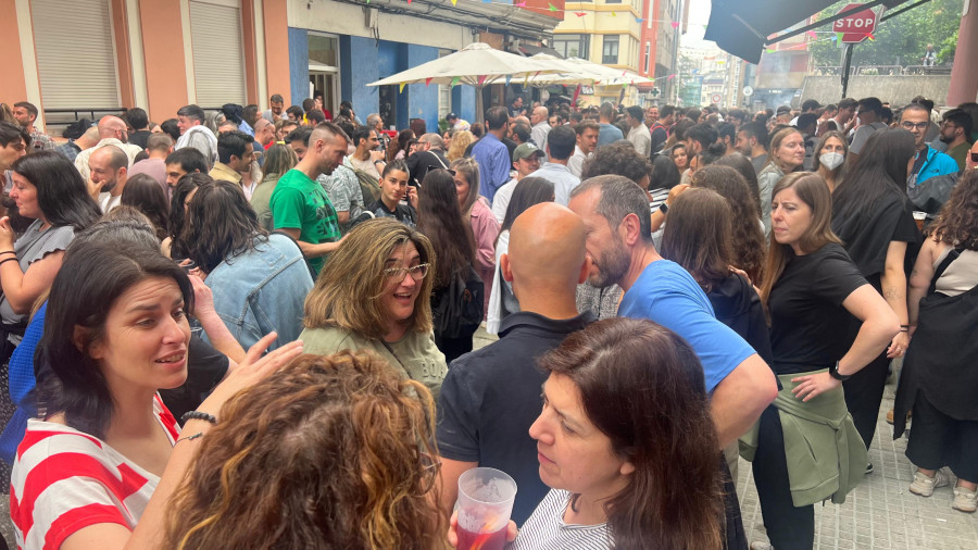 Los barrios de A Coruña ardieron en el eterno fuego de San Juan