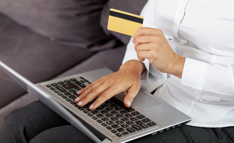 Los españoles pagaron más de 270 compras con tarjeta por segundo entre enero y marzo