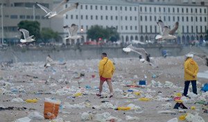 El despertar tras San Juan: así fue el desalojo y limpieza de las playas de A Coruña