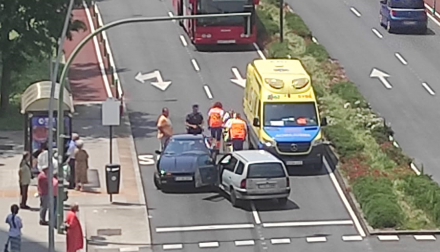 Accidente por un coche que circulaba en dirección contraria en A Coruña