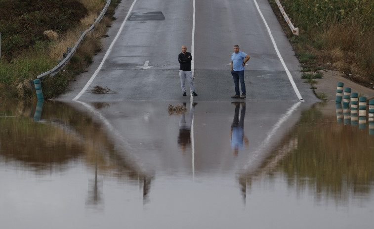La lluvia causa inundaciones,retrasos de trenes y complicaciones en carreteras valencianas