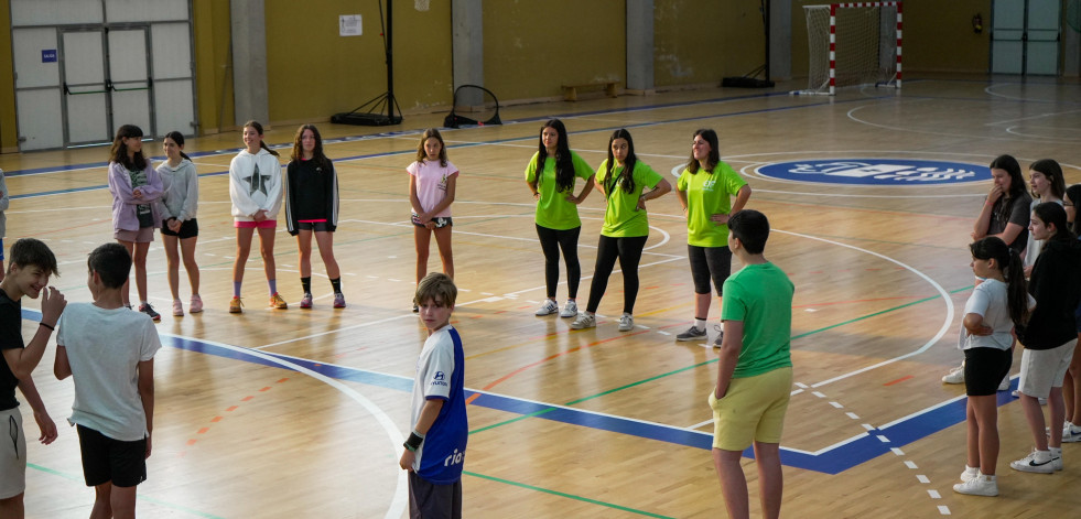 Decenas de jóvenes cullerdenses participan en los campamentos de deportes alternativos y náuticos