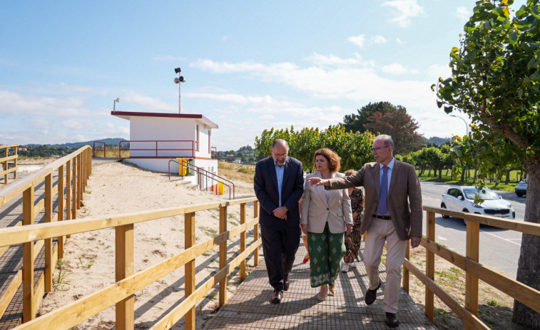 Miño encara el verano tras la regeneración dunar de la Praia Grande