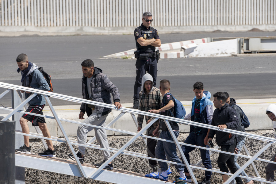Lanzarote se declara en "emergencia social" ante la situación de los menores migrantes