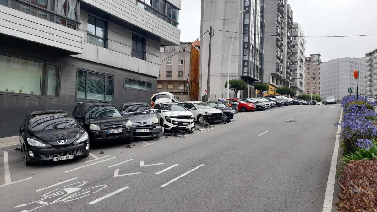 Coches destrozados en la ronda de Outeiro de A Coruu00f1a