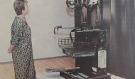 Hace 25 años | Lendoiro acusa al Celta de boicotear los fichajes del Depor y la silla eléctrica de Warhol está en A Coruña