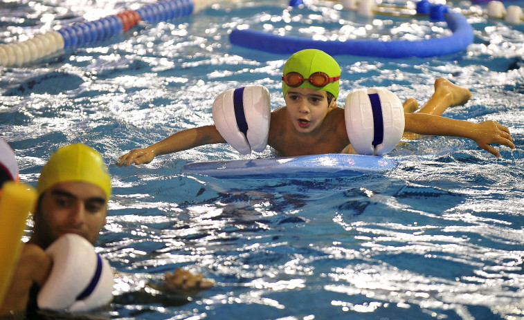 A Coruña oferta 900 plazas en sus cursos de natación de verano
