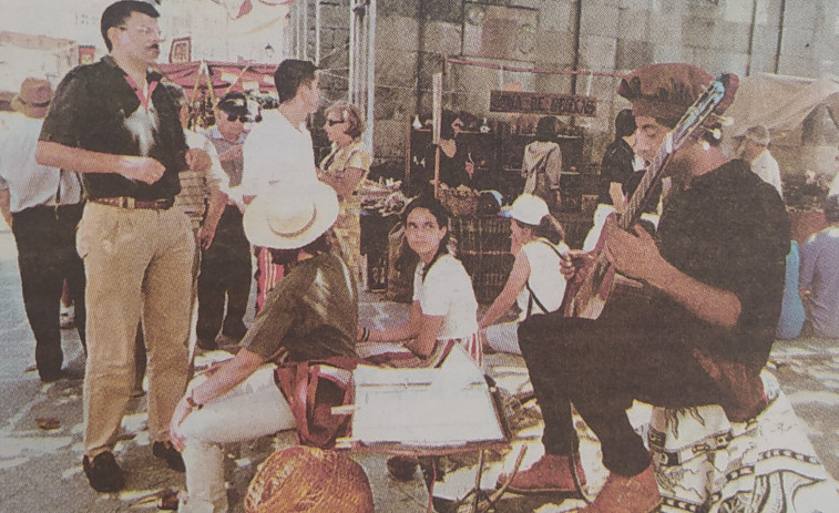 Hace 25 años | Miguelanxo Prado, pregonero de las fiestas de María Pita, Naybet ruega irse al Real Madrid y Betanzos medieval