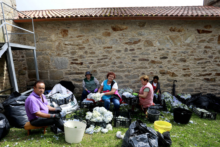 Reportaje | Barrañán tira de tijera y creatividad para llenar de color el barrio