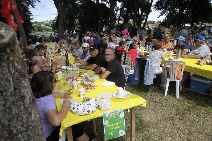 Más de 1.300 ‘amigos’ de Alternativa dos Veciños se van de romería a la Finca Tenreiro de Nós