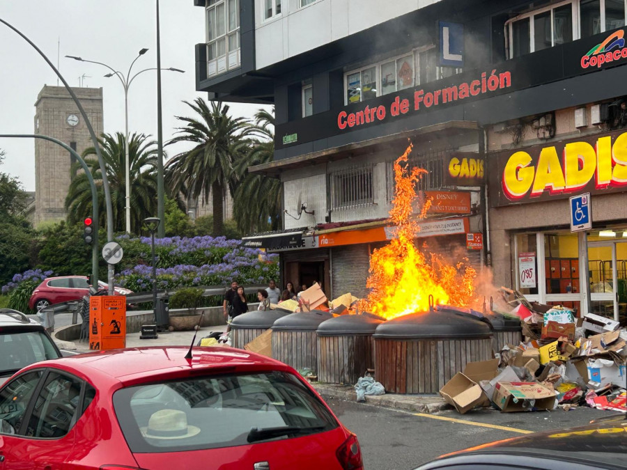 Comienza una nueva noche de  incendios en A Coruña