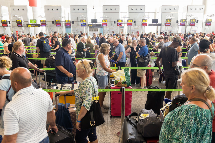 Ryanair retrasa a noviembre la supresión de las tarjetas de embarque en papel