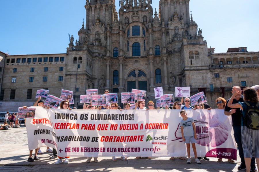 Víctimas de Angrois: "Óscar Puente, el ministro que desprecia la seguridad y se niega a recibirnos"