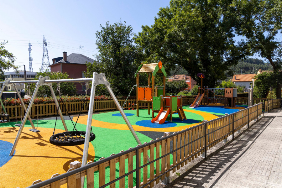 El parque infantil de Mesoiro ya es el doble de grande