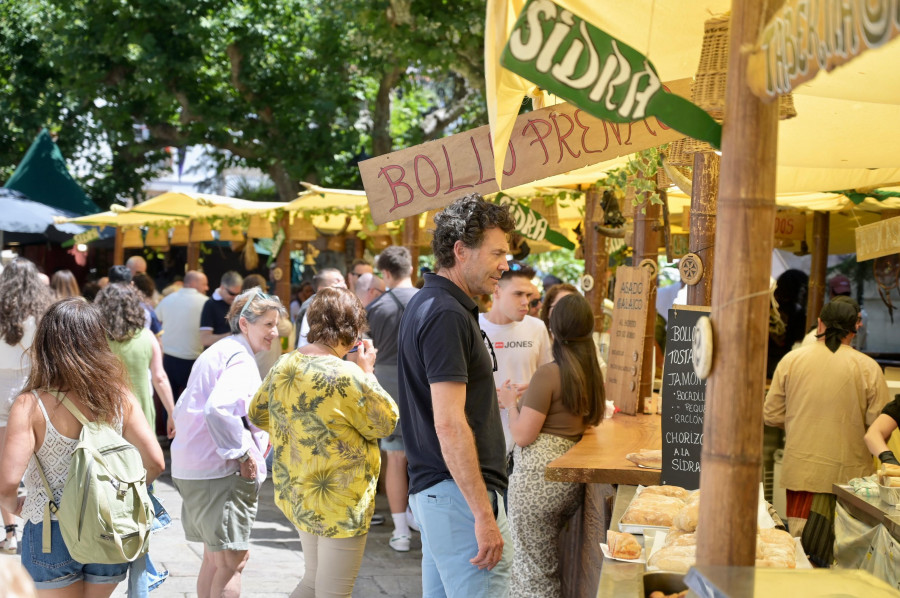 La Feira das Marabillas tendrá una “enorme” escultura en María Pita y una compañía de abanderados italianos
