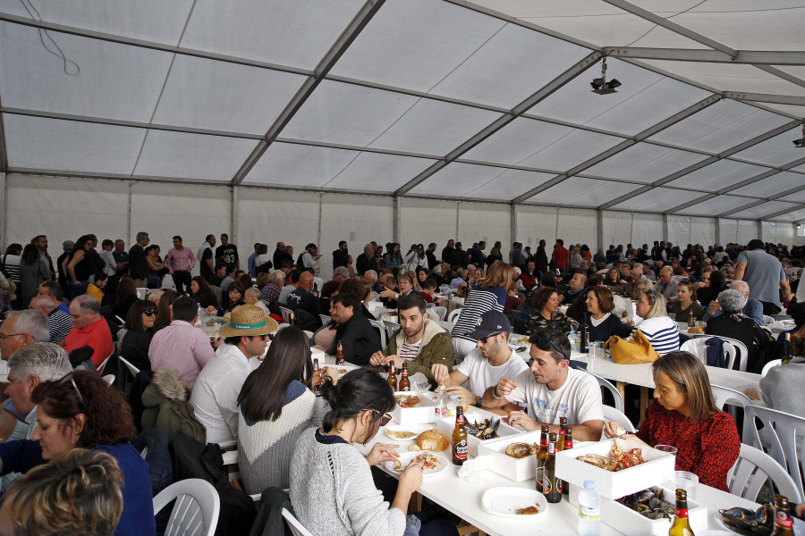 Fiestas en Lorbé: Olympus, Los Satélites, cigalas, pulpo, mejillones y cervezas