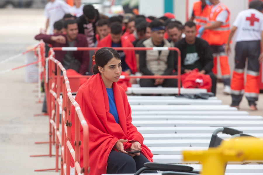 Galicia recibirá este martes a los primeros 100 migrantes derivados desde Canarias