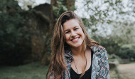 Andrea Maceiras | “Vivir da literatura é unha aventura, pero non é imposible”