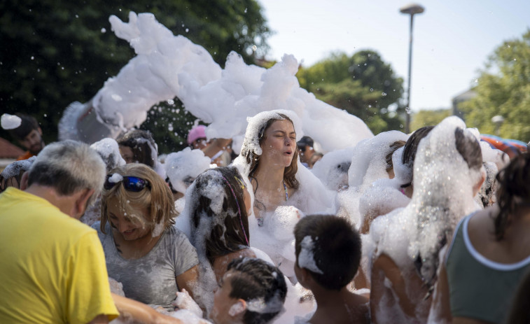 O Ventorrillo celebra la fiesta del agua y la espuma
