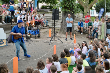 Actuación de Paco Nogueiras dentro de la programación infantil Cascarillarte de las fiestas de María Pita de  A Coruña @ Javier Alborés (5)