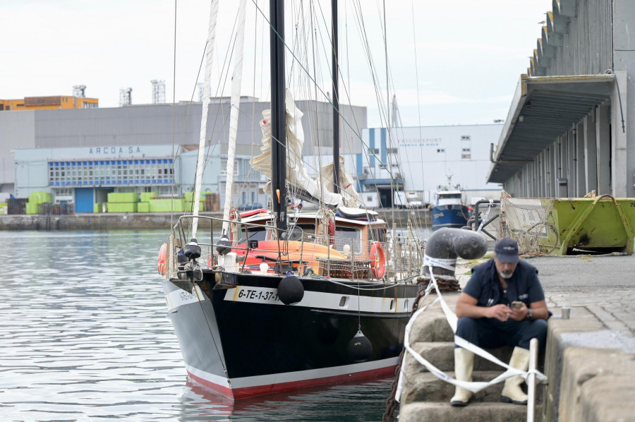 Atraca en A Coruña un velero sospechoso de transportar cocaína