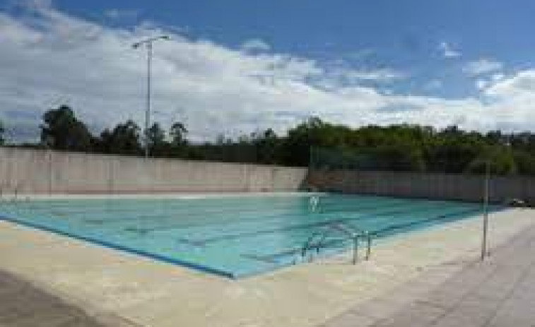 La piscina de Coirós registra su tercer robo en 20 días, con destrozos en puertas y máquinas