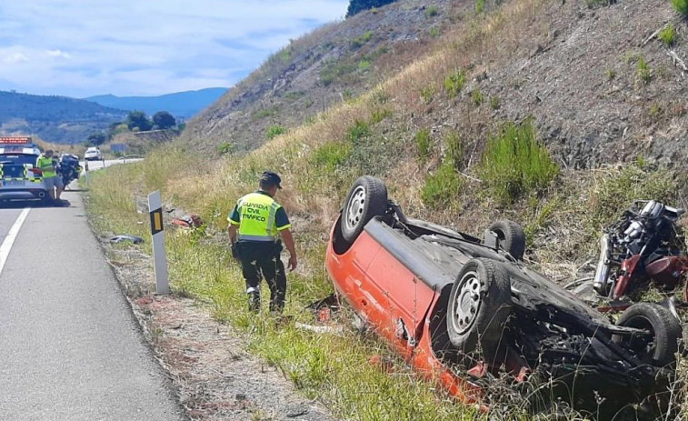 Fallece una mujer en un accidente entre una moto y un coche en A Rúa