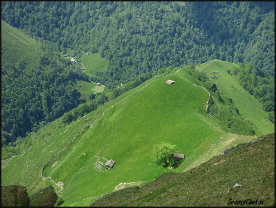 Rescatan en Cantabria a una pareja de senderistas gallegos desorientados y enriscados