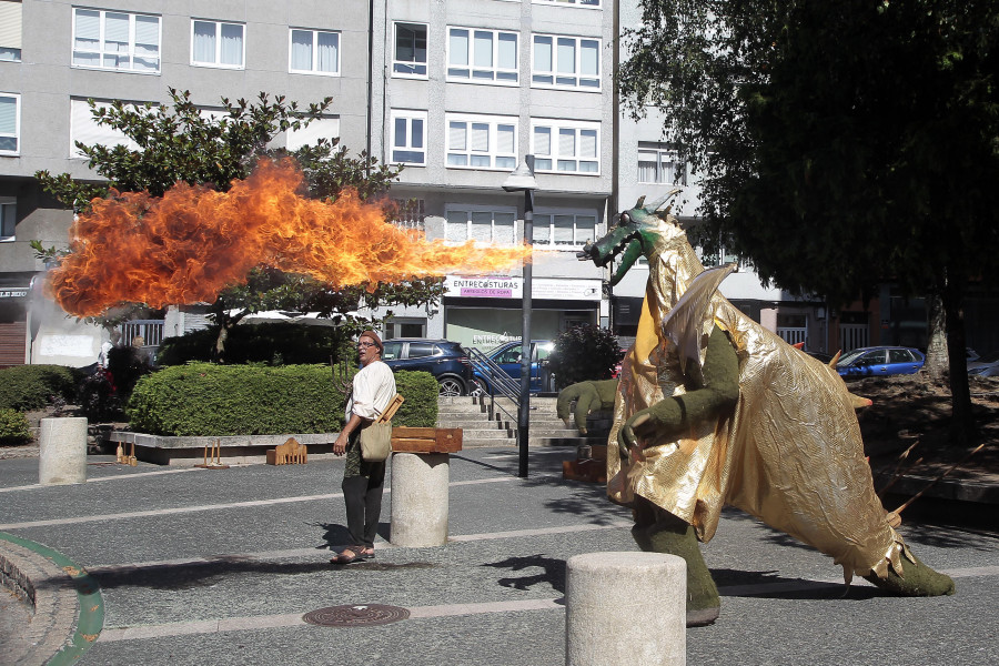 Reportaje | Un dragón que era solo humo recorrió A Coruña