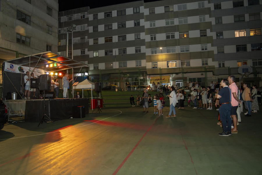 Las asociaciones de vecinos de A Coruña se plantean pasar a ser la comisión de fiestas