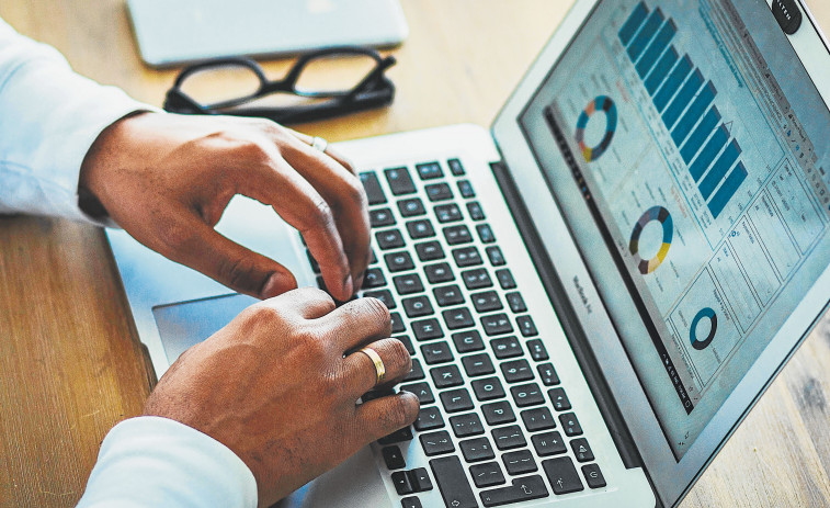 Miles de pymes y autónomos gallegos tienen seis meses para obtener la factura electrónica a través del Kit Digital