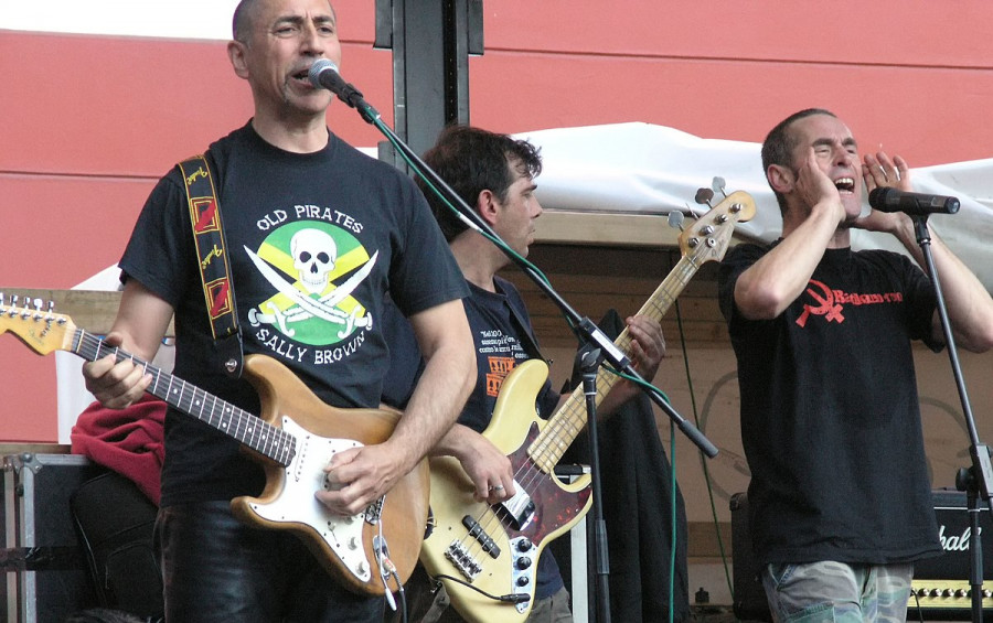 La Asociación Veciñal del Barrio de las Flores marca distancias con el Flores Rock