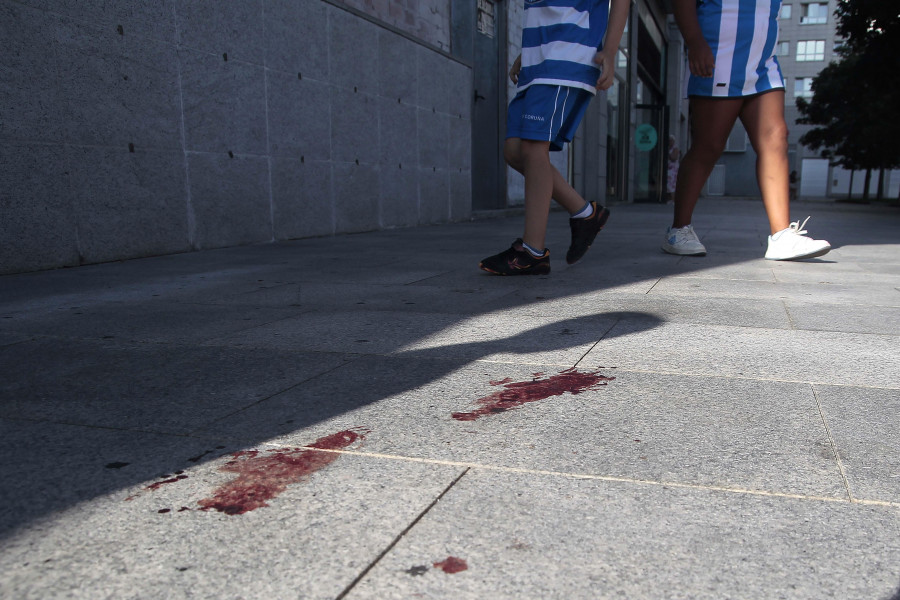 Apuñalan a un hombre en una plaza de A Coruña