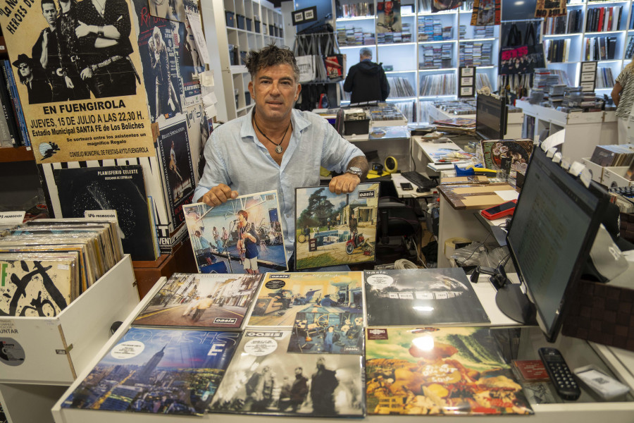 Fiebre por Oasis en A Coruña: "Si tuviera 100 discos de ellos, vendería los 100"