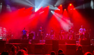 Banda Bassotti replica en su concierto en A Coruña al concejal del PP que pidió su exclusión del Flores Rock: 