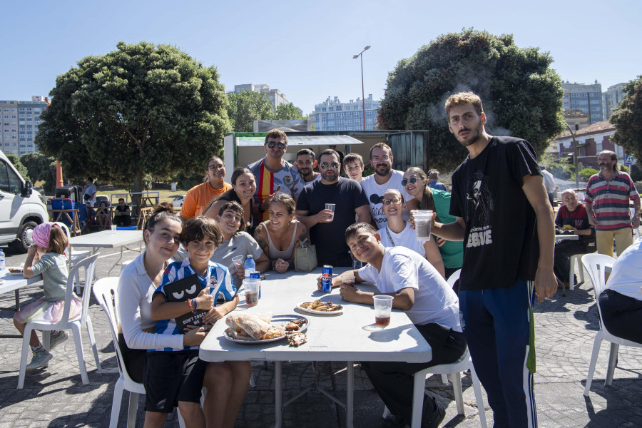 La Torre de Hércules acoge a sus pies toda una fiesta a la gallega
