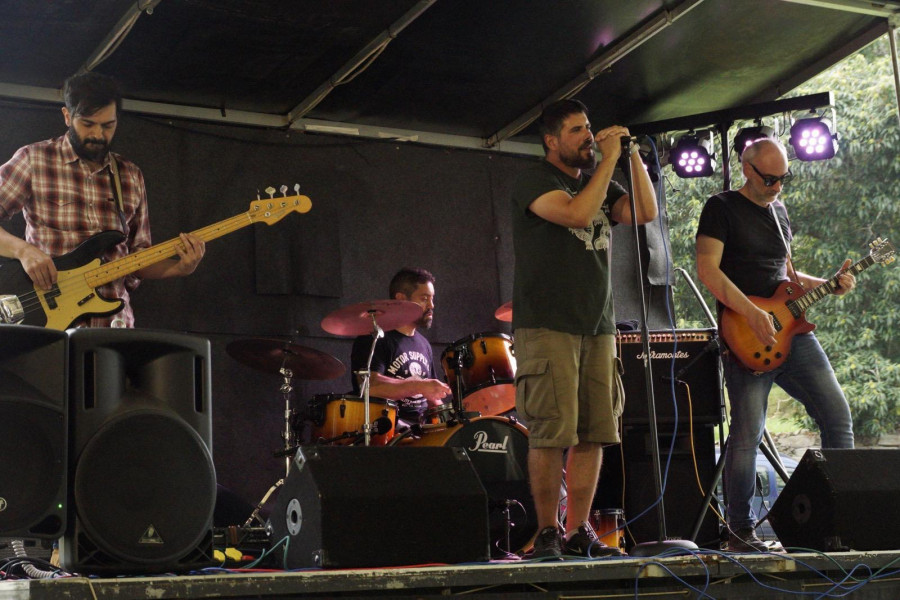 Todas las edades de la parroquia de Viós se dan cita en el festival de rock