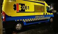 Fallece el conductor de una ambulancia tras volcar en una finca en Curtis