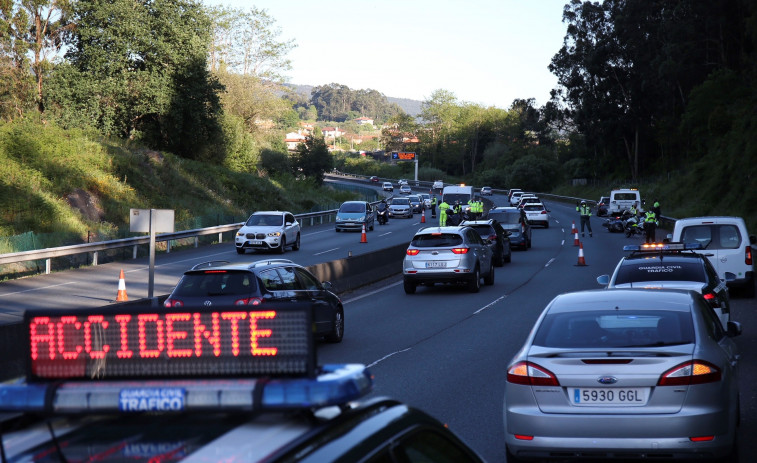 Dos heridos en Bergondo tras chocar contra un poste