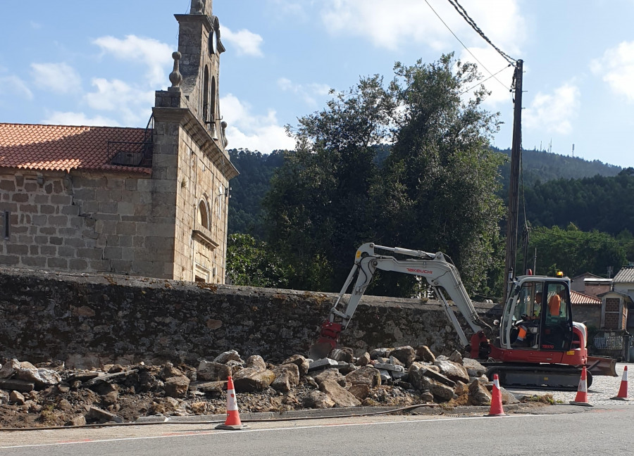 El BNG alerta de que las obras en la AC-400 afectan a la iglesia de Celas en Culleredo
